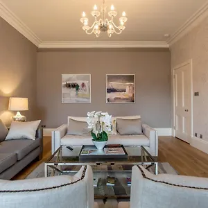  Apartment Exclusive 2 Bed, Free Private Parking, In West End
